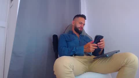Snapshot of oliverdrew1 chatting on 02.12.25 oliver online show from 02.12.25