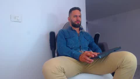 Snapshot of oliverdrew1 chatting on 03.07.25 oliver online show from 03.07.25