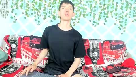 oliverhot2005 online show from 02.18.25