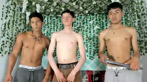 Snapshot of oliverhot_2005 chatting on 02.23.25 oliverhot_2005 online show from 02.23.25