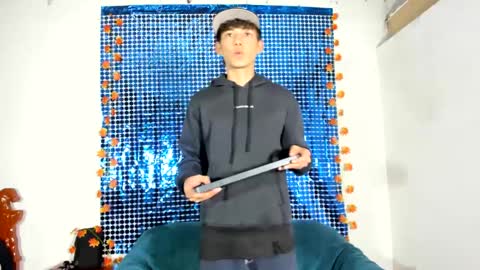 Snapshot of oliverhot_2005 chatting on 02.26.25 oliverhot_2005 online show from 02.26.25