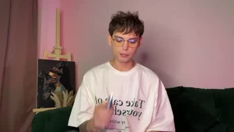 Snapshot of oliverlawrence chatting on 07.02.26 oliverlawrence online show from 07.02.26