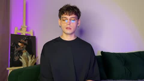 Snapshot of oliverlawrence chatting on 07.04.26 oliverlawrence online show from 07.04.26