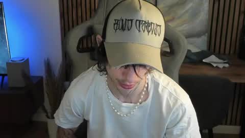 Snapshot of oliverrgroove chatting on 05.15.26 oliverrgroove online show from 05.15.26