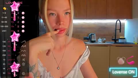 Snapshot of olivia_bells chatting on 09.23.25 Olivia 3 online show from 09.23.25