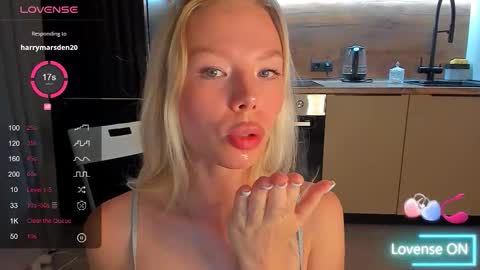 Snapshot of olivia_bells chatting on 09.25.25 Olivia 3 online show from 09.25.25