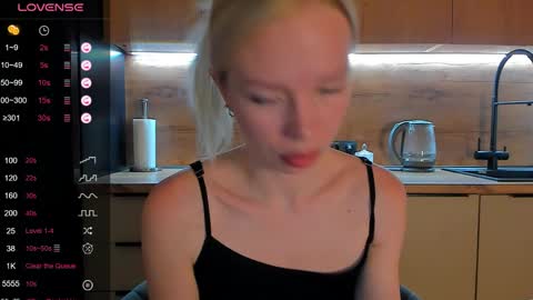 Snapshot of olivia_bells chatting on 05.22.26 Olivia 3 online show from 05.22.26