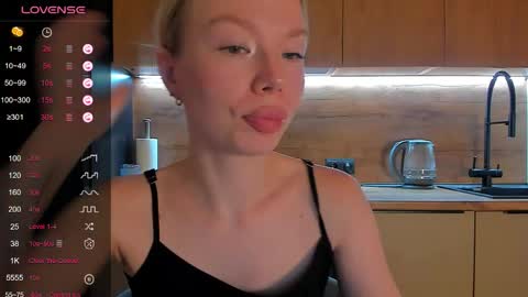 Snapshot of olivia_bells chatting on 05.28.26 Olivia 3 online show from 05.28.26