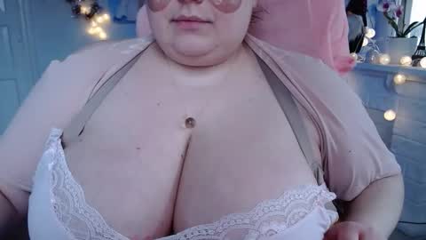 Snapshot of olivia_bud_gold chatting on 02.04.25 Olivia Gold online show from 02.04.25