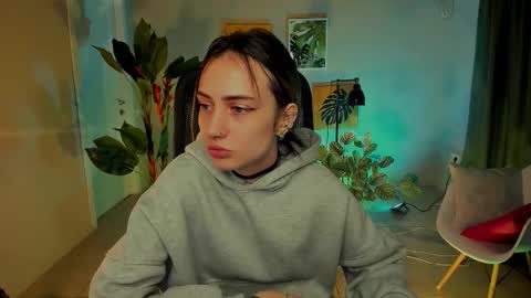 Snapshot of olivia_norton_ chatting on 09.25.25 olivia_norton_ online show from 09.25.25