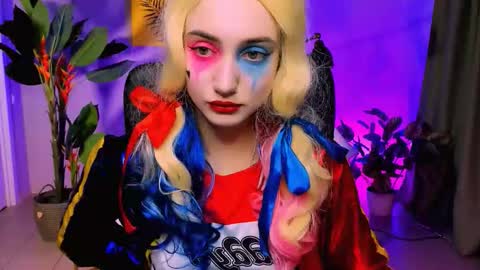 Snapshot of olivia_norton_ chatting on 10.31.25 olivia_norton_ online show from 10.31.25