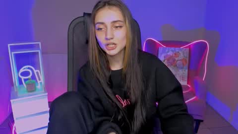 Snapshot of olivia_norton_ chatting on 11.05.25 olivia_norton_ online show from 11.05.25