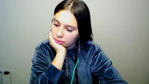 Olivia online show from 10.04.25