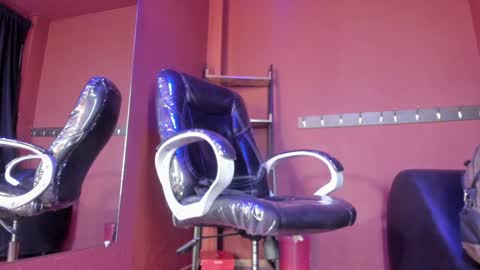 Snapshot of olivia_seex chatting on 12.22.24 online show from 12.22.24
