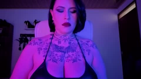 Snapshot of olivia_seex chatting on 10.20.25 online show from 10.20.25