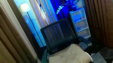 Miss OLIVIA online show from 12.21.25