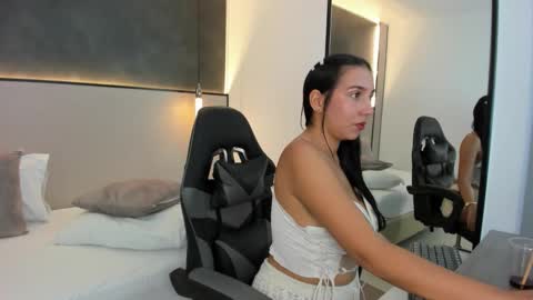 olivia_willoow online show from 10.23.25