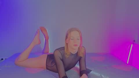 oliviaapink online show from 03.27.26