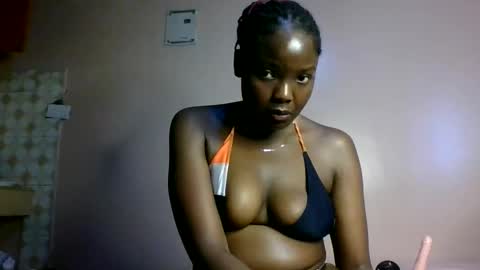 oliviah_1 online show from 10.17.25