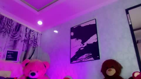 Snapshot of oliviahot01 chatting on 06.30.26 oliviahot01 online show from 06.30.26