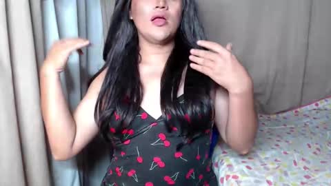 Snapshot of oliviahot22 chatting on 02.15.26 oliviahot22 online show from 02.15.26