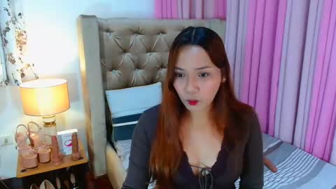 Snapshot of oliviahutton chatting on 05.12.26 oliviahutton online show from 05.12.26