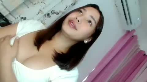 Snapshot of oliviahutton chatting on 06.16.26 oliviahutton online show from 06.16.26