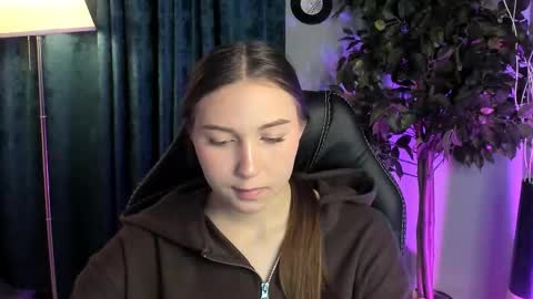 Snapshot of olivialangs chatting on 03.19.26 olivialangs online show from 03.19.26
