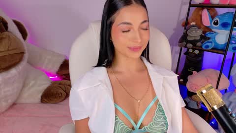 Snapshot of oliviamcneill chatting on 09.15.25 Olivia Mcneill  online show from 09.15.25