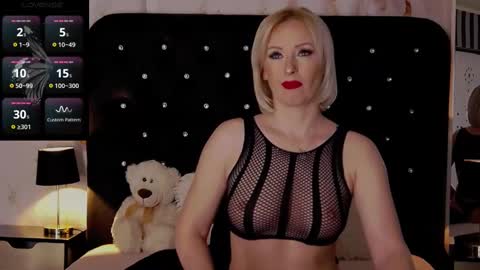 Olivia online show from 02.11.25