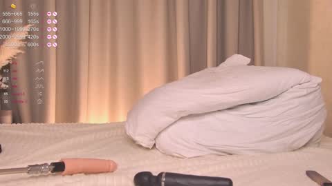 Snapshot of oliviastern chatting on 01.08.25 Olivia online show from 01.08.25