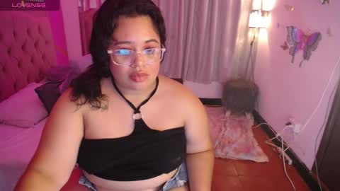 oliviia_cute online show from 10.10.25