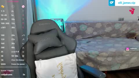 ollie_jamess online show from 03.04.26