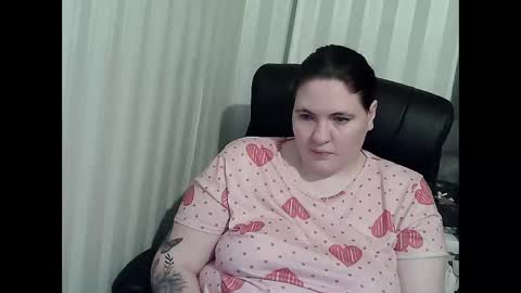 Snapshot of olyaandnetty chatting on 11.11.25 OlyaAndNetty online show from 11.11.25
