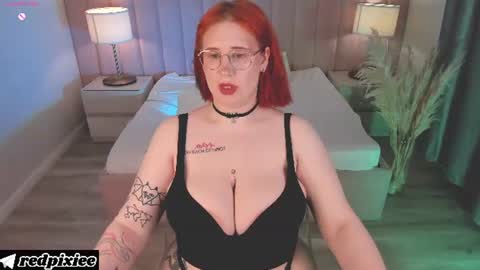 Snapshot of omgsexxxypixie chatting on 07.25.26 your Pixie online show from 07.25.26