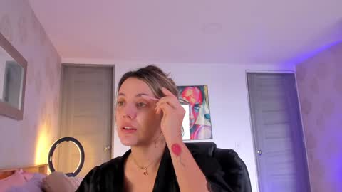 Snapshot of omstudio1994 chatting on 12.30.24 Martina Ricci online show from 12.30.24