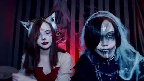 Snapshot of onaloon chatting on 10.31.25 onaloon online show from 10.31.25