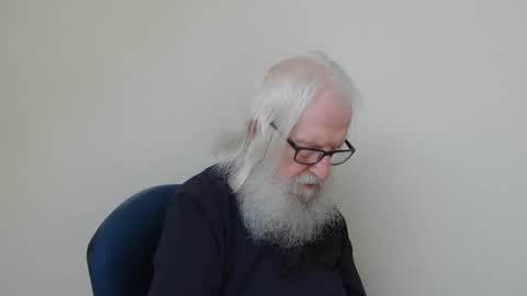 Snapshot of onanister chatting on 04.28.26 Somewhere over the rainbow online show from 04.28.26