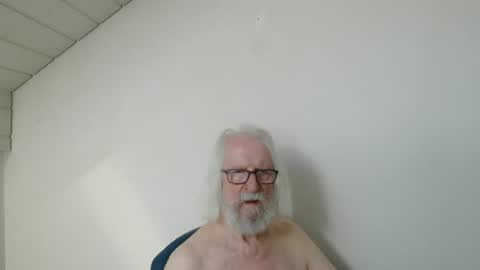Snapshot of onanister chatting on 06.23.26 Somewhere over the rainbow online show from 06.23.26