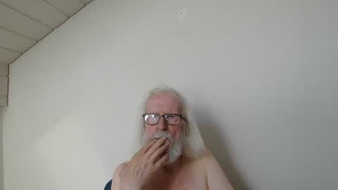 Snapshot of onanister chatting on 07.04.26 Somewhere over the rainbow online show from 07.04.26