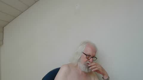 Snapshot of onanister chatting on 07.15.26 Somewhere over the rainbow online show from 07.15.26