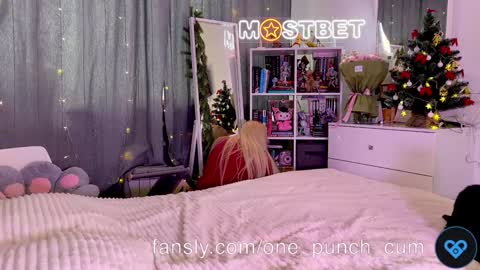 Snapshot of one_punch_cum chatting on 12.31.24 couple Lu sexy chick in middle and Jimmyblonde our friend Brianglasses online show from 12.31.24