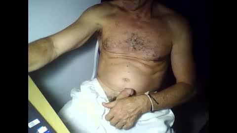 Snapshot of oneeedge chatting on 11.24.25 Edge online show from 11.24.25