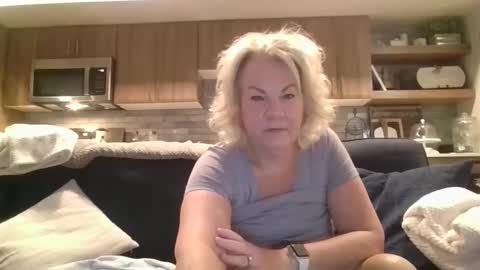 Snapshot of oneoften1000 chatting on 01.03.25 couple mature milf bigboobs curvy mommydaddy online show from 01.03.25