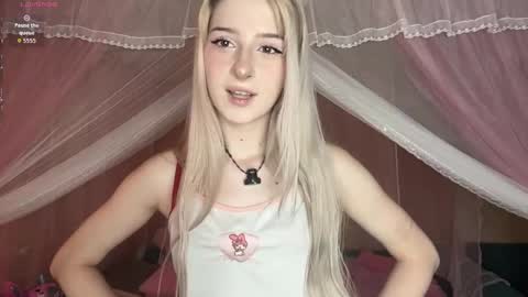 Snapshot of onlyeva1 chatting on 05.21.26 Eva online show from 05.21.26