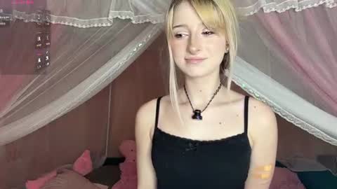 Snapshot of onlyeva1 chatting on 06.19.26 Eva online show from 06.19.26
