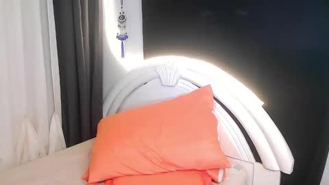 Samantha - DONT FORGET TO FOLLOW AND GIVE ME THUMBS UP online show from 10.24.25