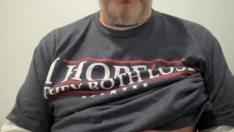 Snapshot of onthedlhere chatting on 01.16.25 onthedlhere online show from 01.16.25