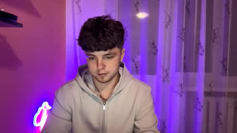 Snapshot of onyiix_ chatting on 11.08.25 Mike online show from 11.08.25