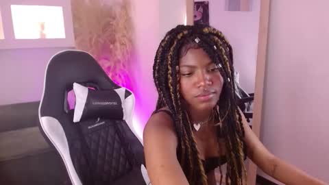 Snapshot of onyx_ebony chatting on 10.30.25 onyx_ebony online show from 10.30.25